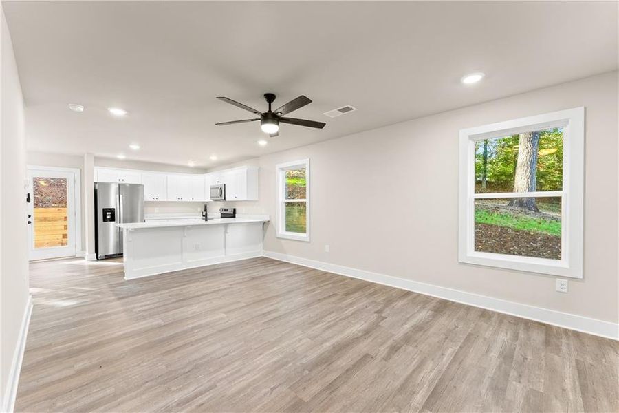 Spacious, unfurnished interior of a new home in , Gainesville (Image 30).