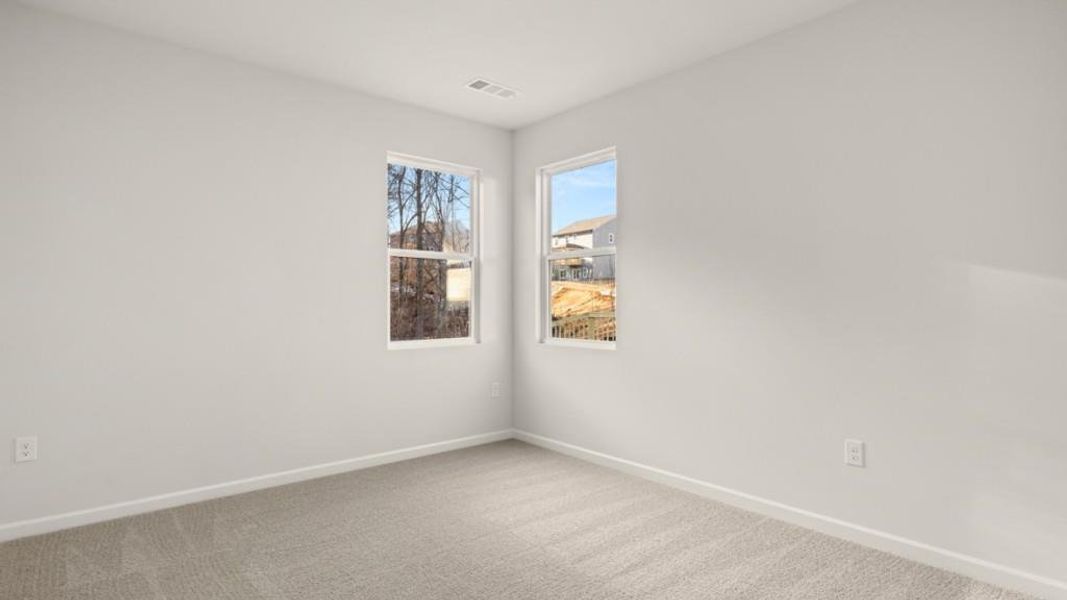 Spacious, unfurnished interior of a new home in Falcon Landing, Gainesville (Image 11).