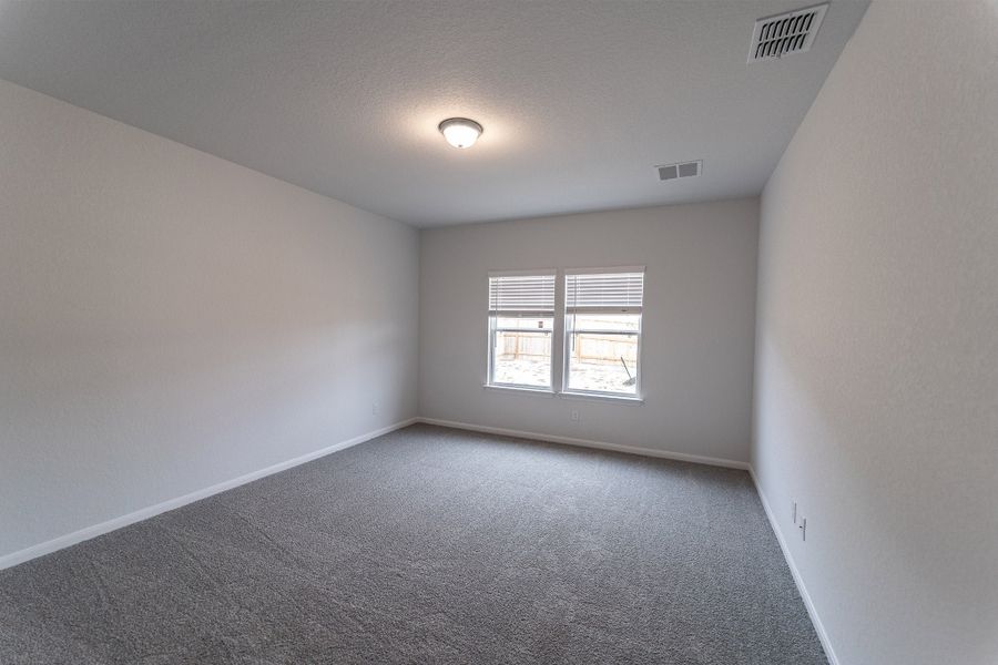 Spacious, unfurnished interior of a new home in Hannah Heights, Seguin (Image 15).