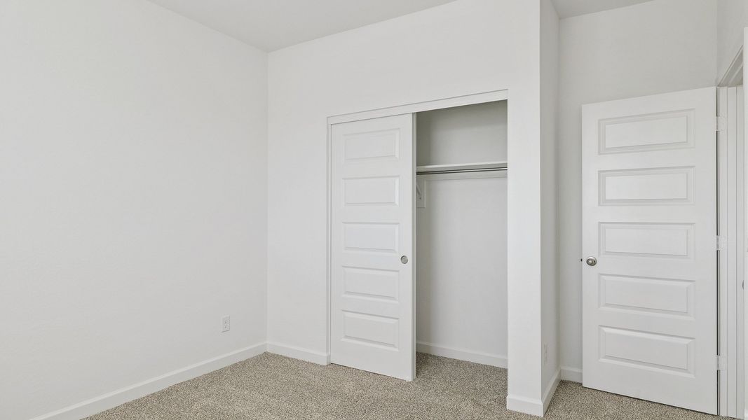 Spacious, unfurnished interior of a new home in Apache Farms, Buckeye (Image 27).