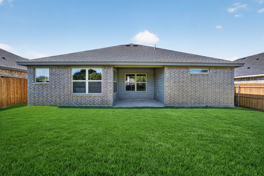 Exterior details and patio area of a home in Craftsman's Corner, Cleburne (Image 27).
