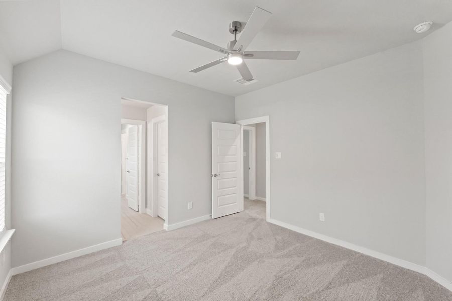 Spacious, unfurnished interior of a new home in Briarwood Crossing, Rosenberg (Image 43).