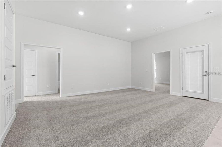 Spacious, unfurnished interior of a new home in , Palm Coast (Image 12).