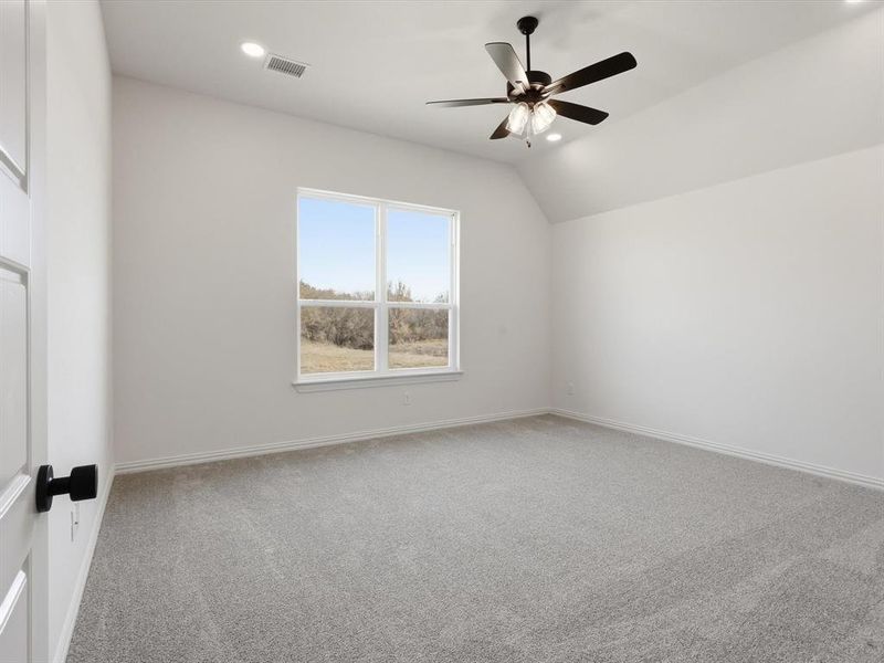 Spacious, unfurnished interior of a new home in Silver Sage Farm, Weatherford (Image 15).