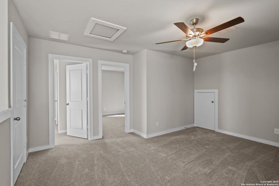 Spacious, unfurnished interior of a new home in Garden Grove, San Antonio (Image 25).