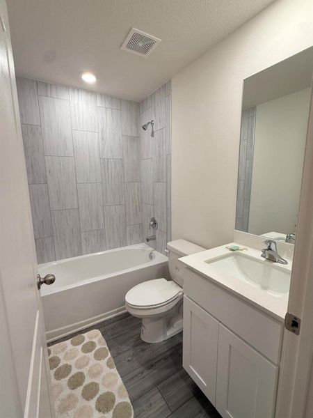 Furnished interior view inside a new home in , Port St. Lucie (Image 7).