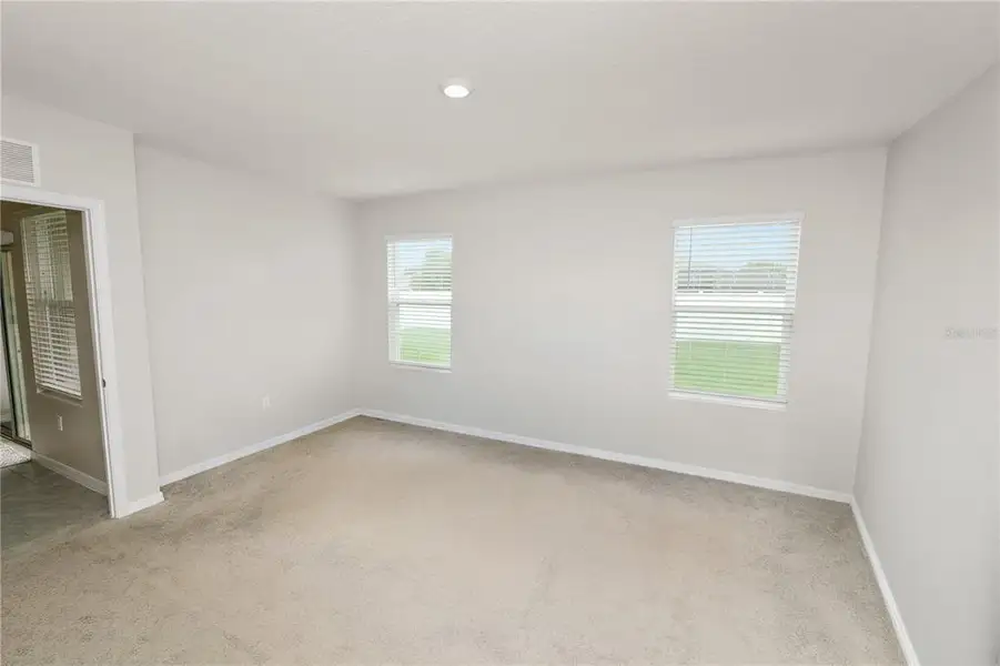 Spacious, unfurnished interior of a new home in Wind Meadows South, Bartow (Image 40). Spacious, unfurnished interior of a new home in Wind Meadows South, Bartow (Image 40).