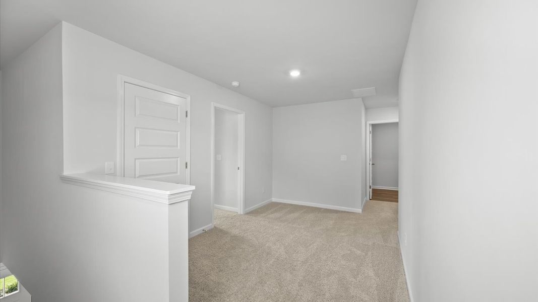 Spacious, unfurnished interior of a new home in Highland Hills, Graniteville (Image 17).
