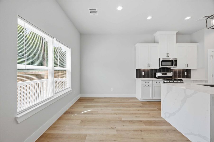 Spacious, unfurnished interior of a new home in , Houston (Image 16).