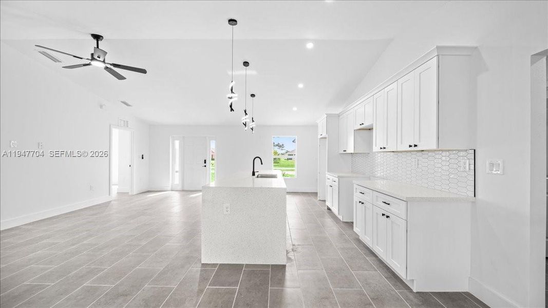 Spacious, unfurnished interior of a new home in , Cape Coral (Image 14).