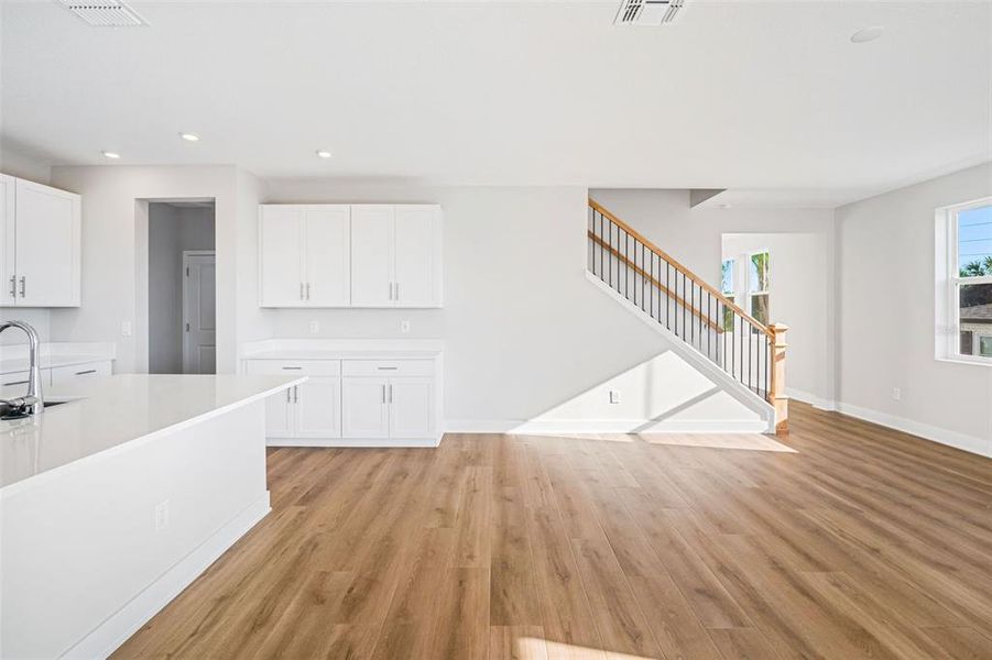 Spacious, unfurnished interior of a new home in , St. Petersburg (Image 14).