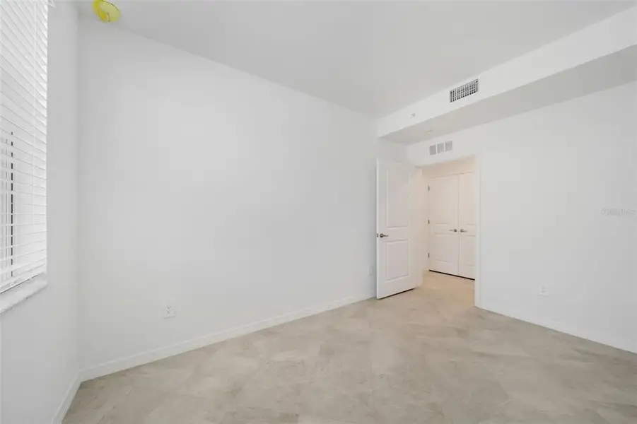 Spacious, unfurnished interior of a new home in Calusa Country Club, Lakewood Ranch (Image 19).