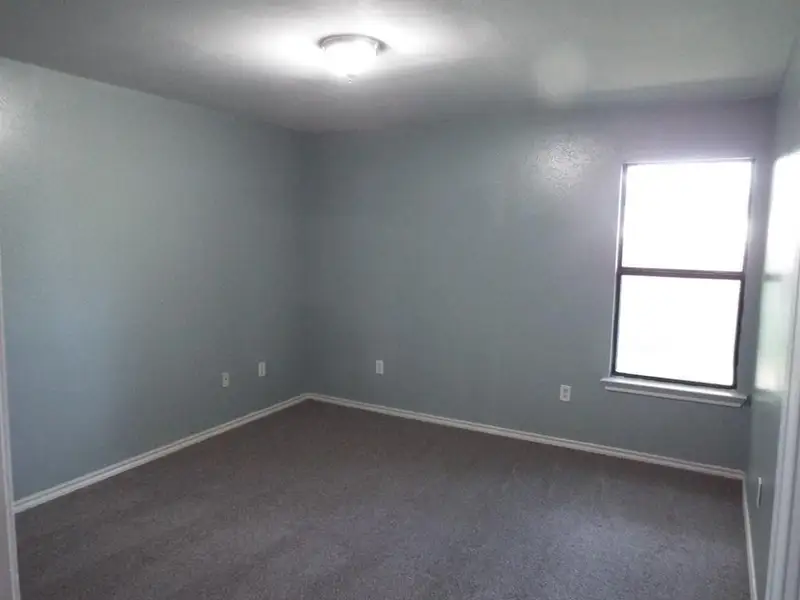 Spacious, unfurnished interior of a new home in , Gun Barrel City (Image 4).