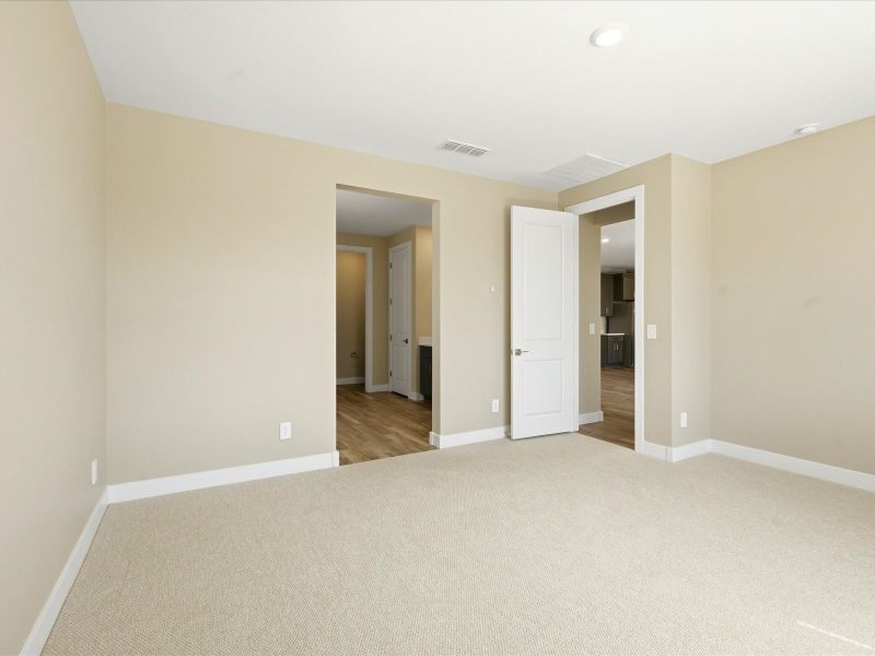 Spacious, unfurnished interior of a new home in Legacy Place, Glendale (Image 14).
