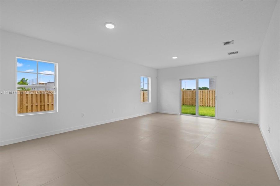 Spacious, unfurnished interior of a new home in , Homestead (Image 24).