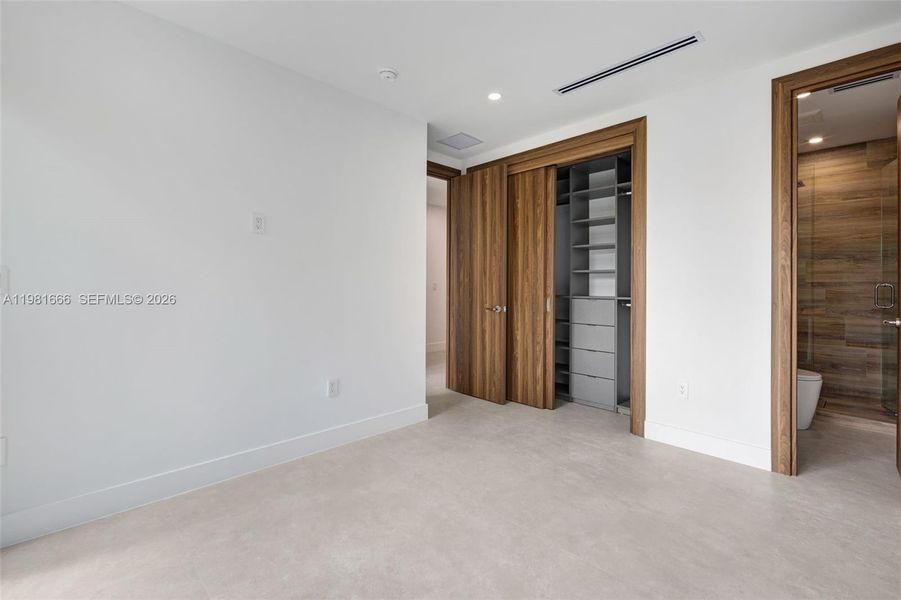 Spacious, unfurnished interior of a new home in , Miami (Image 35).