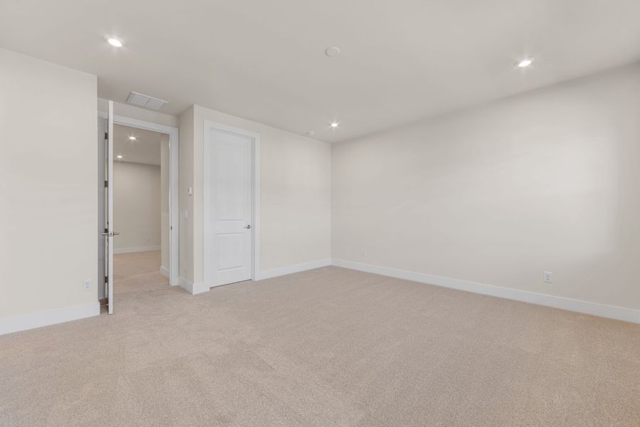 Spacious, unfurnished interior of a new home in Seven Oaks, Belmont (Image 35).