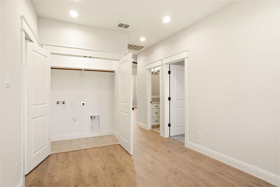 Spacious, unfurnished interior of a new home in , Weatherford (Image 11).