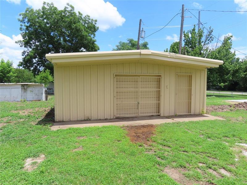 Exterior details and patio area of a home in , Wills Point (Image 19).