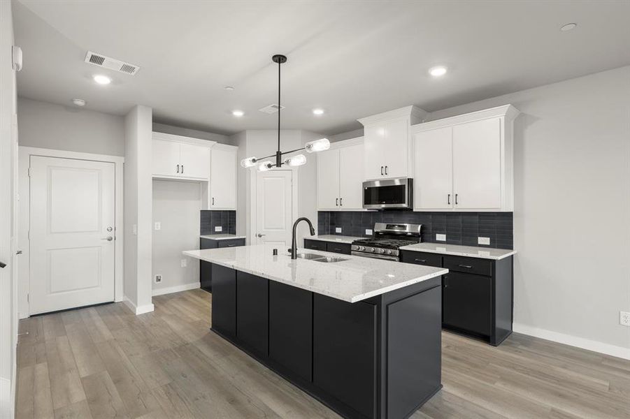 12. 2016 Aldrich - Kitchen (2) 12. 2016 Aldrich - Kitchen (2)