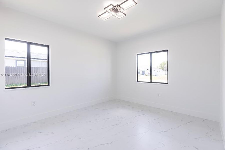 Spacious, unfurnished interior of a new home in , Cape Coral (Image 20).