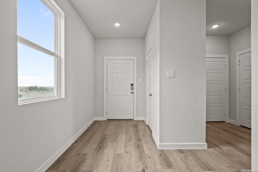 Spacious, unfurnished interior of a new home in Park Place, New Braunfels (Image 23).