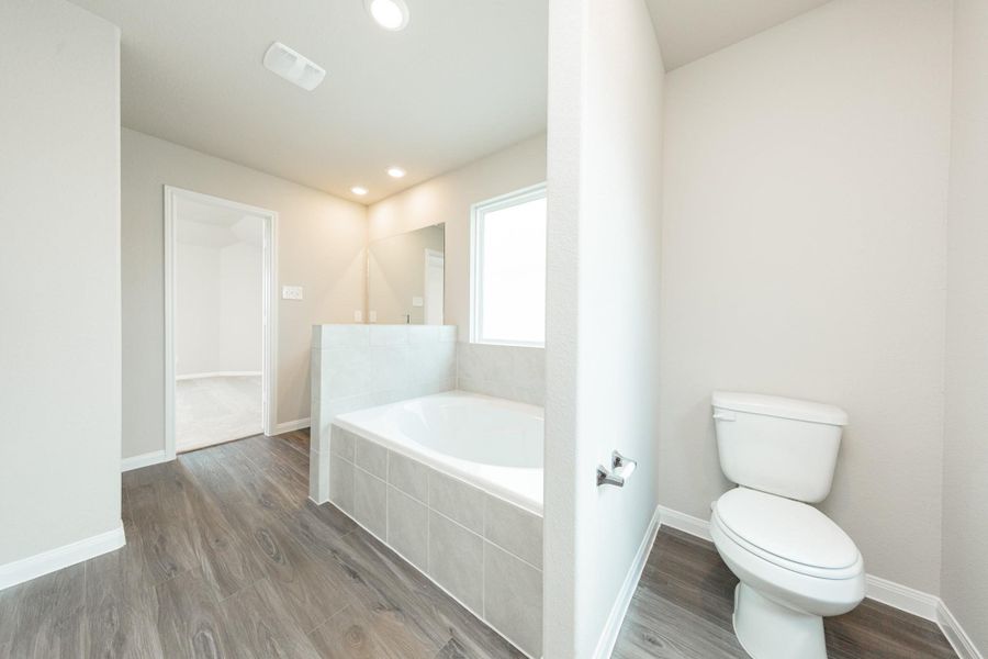 Furnished interior view inside a new home in Cliffstone Hills, Conroe (Image 6).