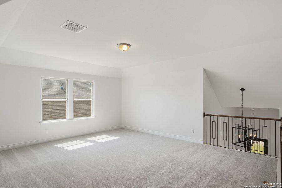 Spacious, unfurnished interior of a new home in Davis Ranch, San Antonio (Image 34).