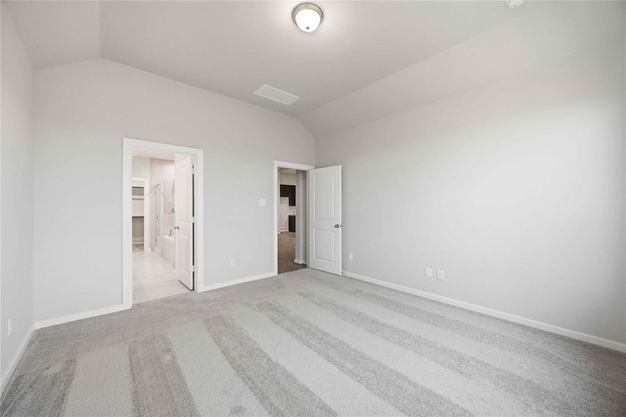 Spacious, unfurnished interior of a new home in , La Marque (Image 26).