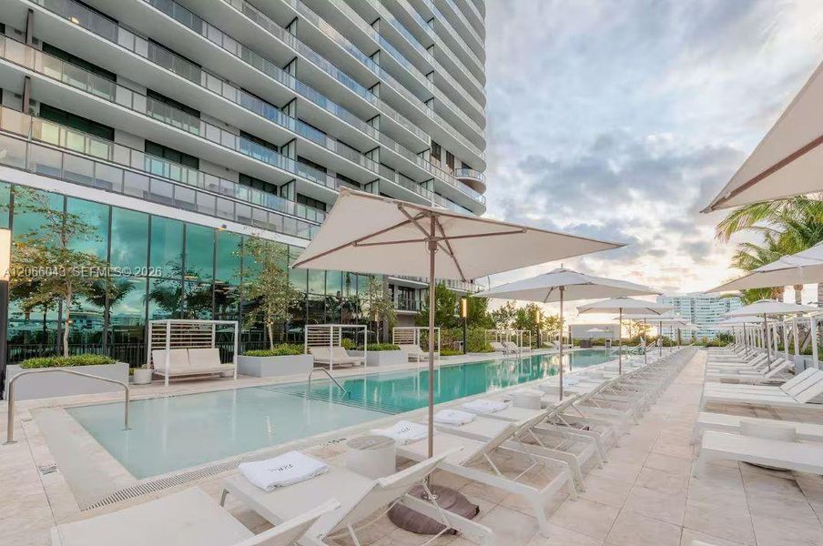 Condo located in Miami Beach, FL showcasing its design and architecture (Image 20).