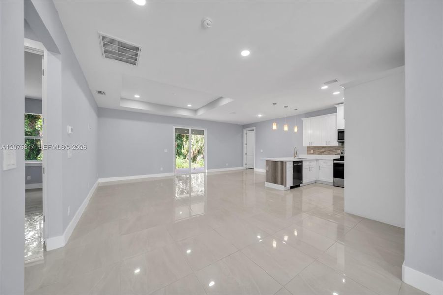 Spacious, unfurnished interior of a new home in , Lehigh Acres (Image 15).