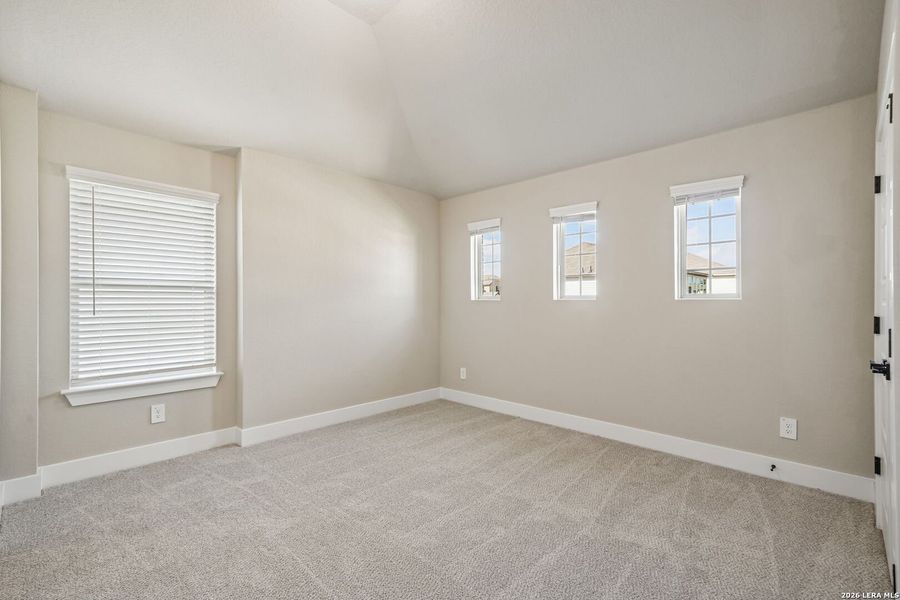 Spacious, unfurnished interior of a new home in Fox Falls, Boerne (Image 43).