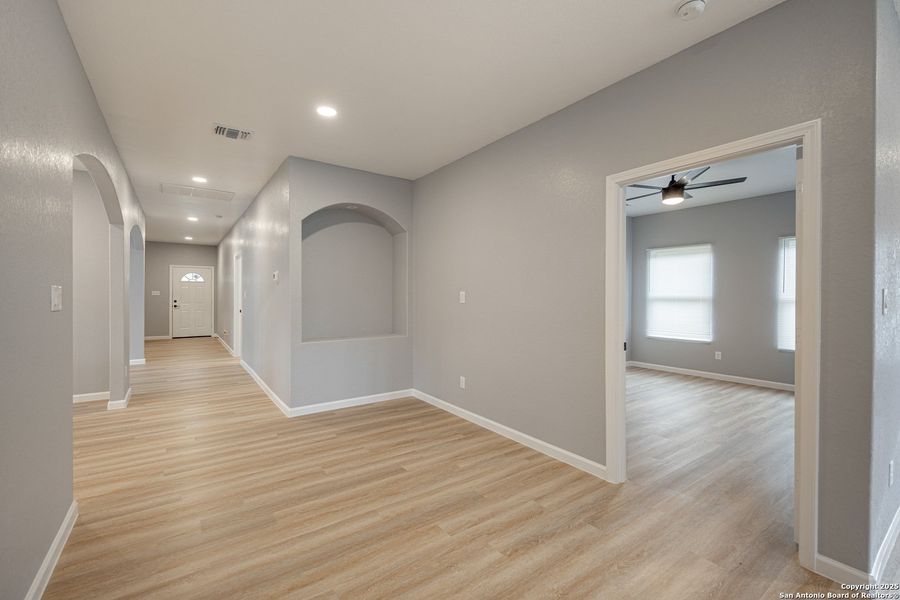Spacious, unfurnished interior of a new home in , San Antonio (Image 14).