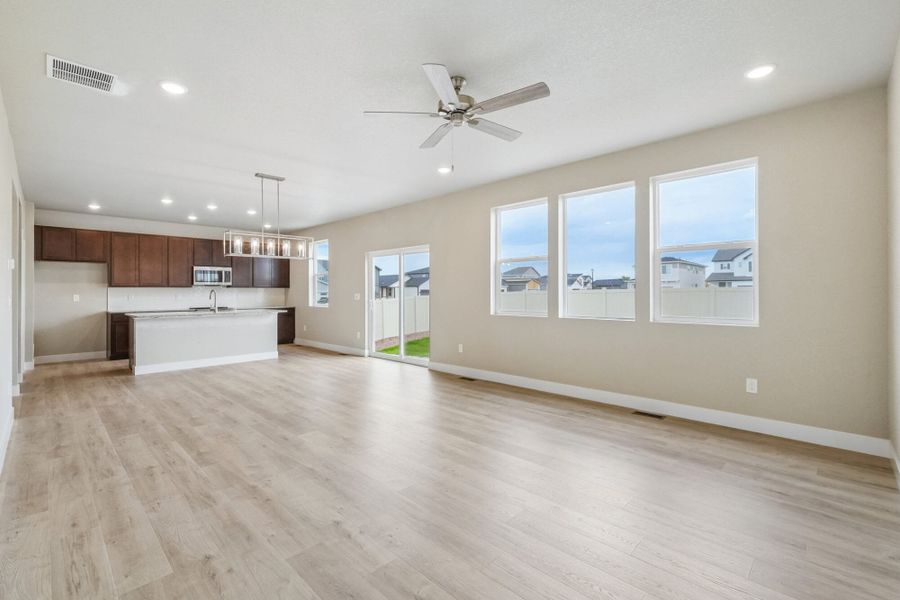 Spacious, unfurnished interior of a new home in The Trails at Aspen Ridge, Colorado Springs (Image 32).