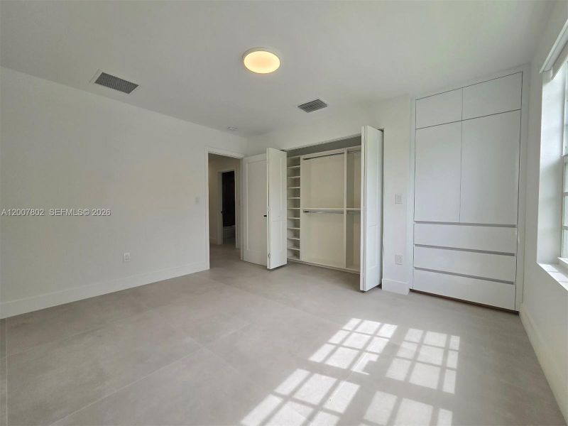 Spacious, unfurnished interior of a new home in , West Palm Beach (Image 17).