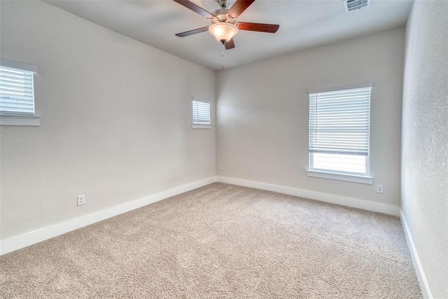 Spacious, unfurnished interior of a new home in Black Hill Farm, Gainesville (Image 9).
