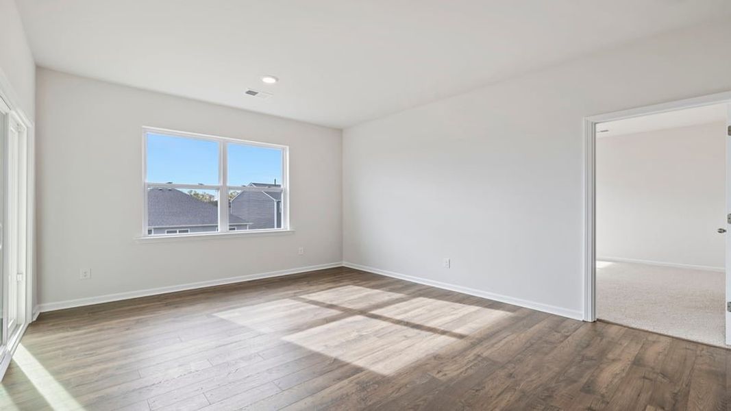 Spacious, unfurnished interior of a new home in Woodglen, Piedmont (Image 22).