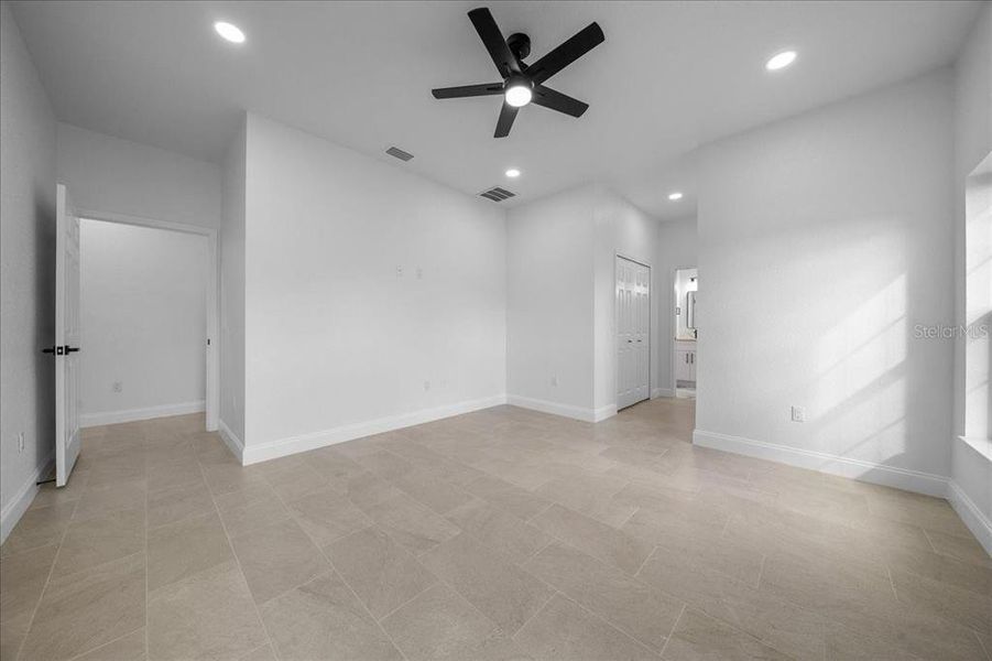 Spacious, unfurnished interior of a new home in , Dunnellon (Image 41). Spacious, unfurnished interior of a new home in , Dunnellon (Image 41).