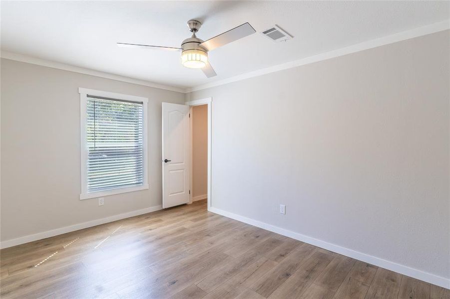 Spacious, unfurnished interior of a new home in , Gun Barrel City (Image 22).