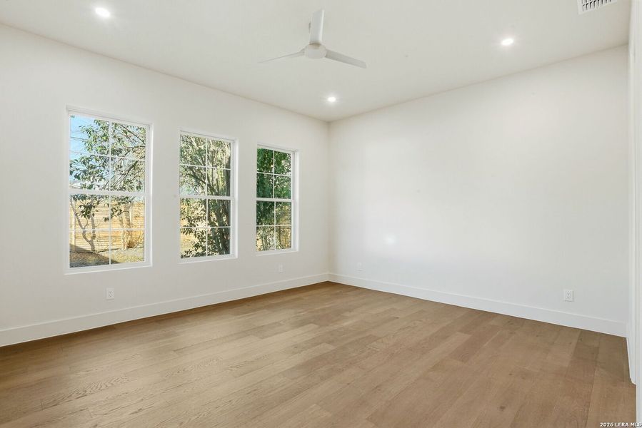 Spacious, unfurnished interior of a new home in , Terrell Hills (Image 60).