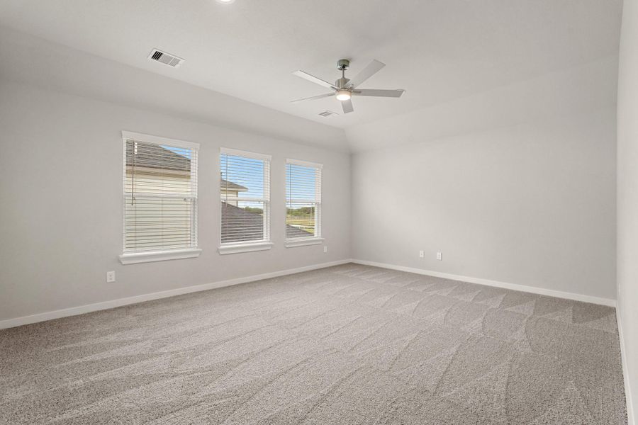 Spacious, unfurnished interior of a new home in Briarwood Crossing, Rosenberg (Image 22).