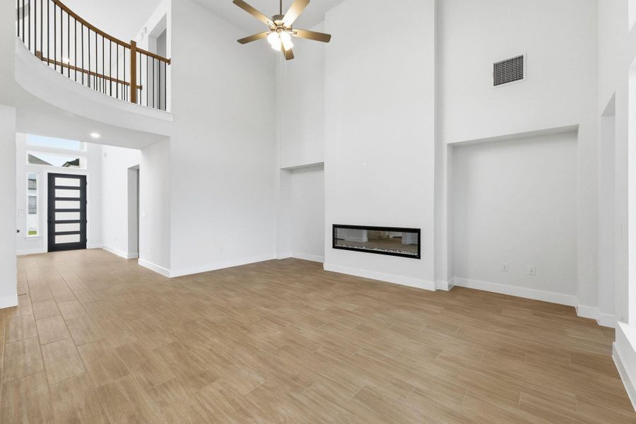 Spacious, unfurnished interior of a new home in The Colony, Bastrop (Image 22).