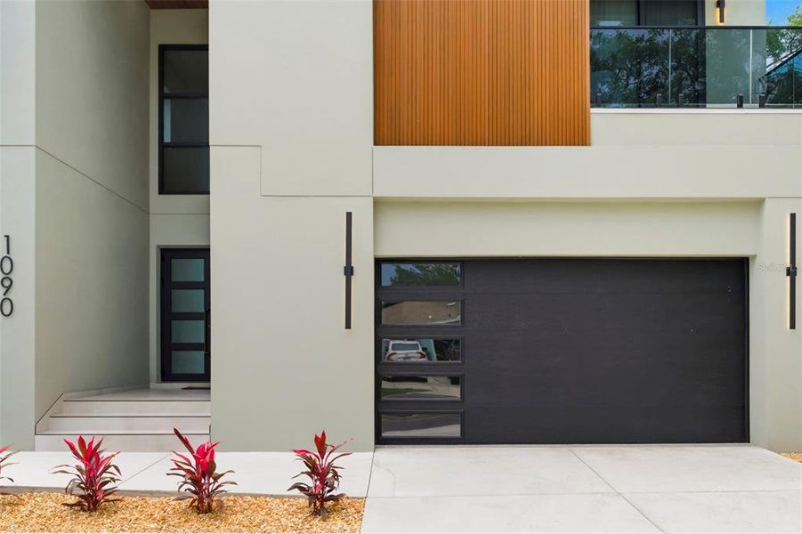 Exterior details and patio area of a home in , Safety Harbor (Image 27).