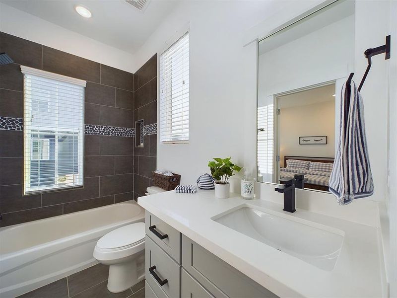 Secondary bathroom with shower/tub combo.