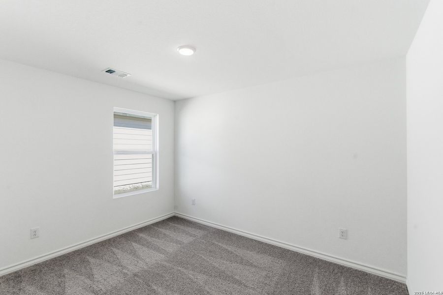 Spacious, unfurnished interior of a new home in Cinco Lakes, San Antonio (Image 17).