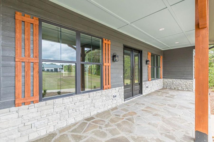 Exterior details and patio area of a home in , Bremen (Image 2).