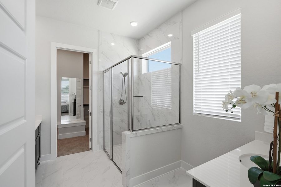 Furnished interior view inside a new home in Esperanza 50's, Boerne (Image 15).