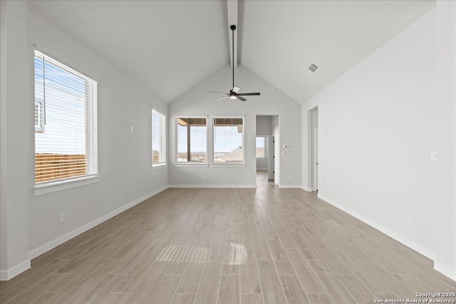 Spacious, unfurnished interior of a new home in Meyer Ranch, New Braunfels (Image 12).