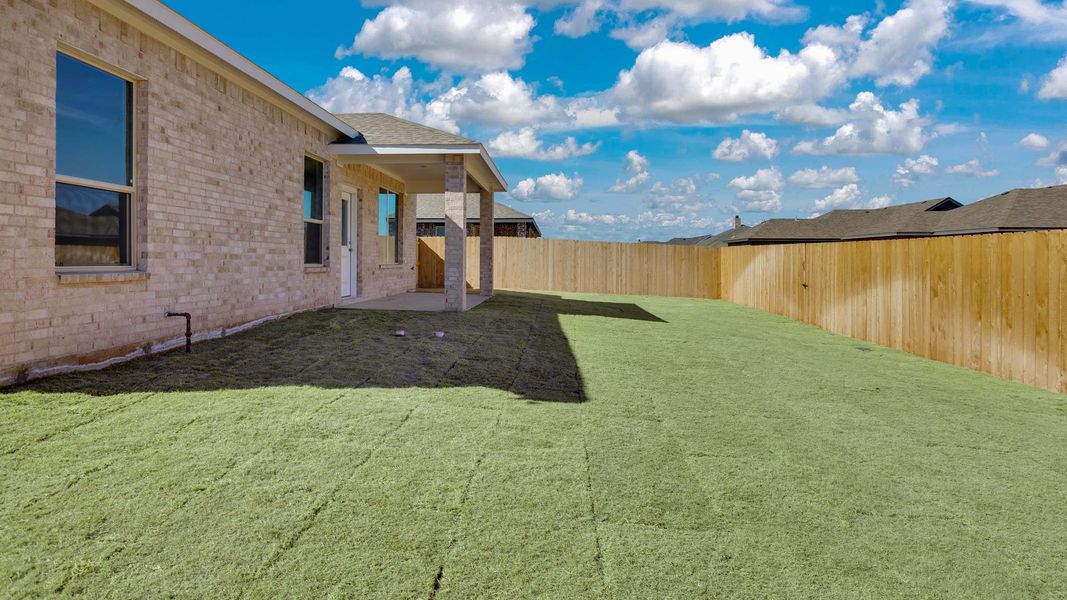 Exterior details and patio area of a home in Viridian, Lubbock (Image 4).