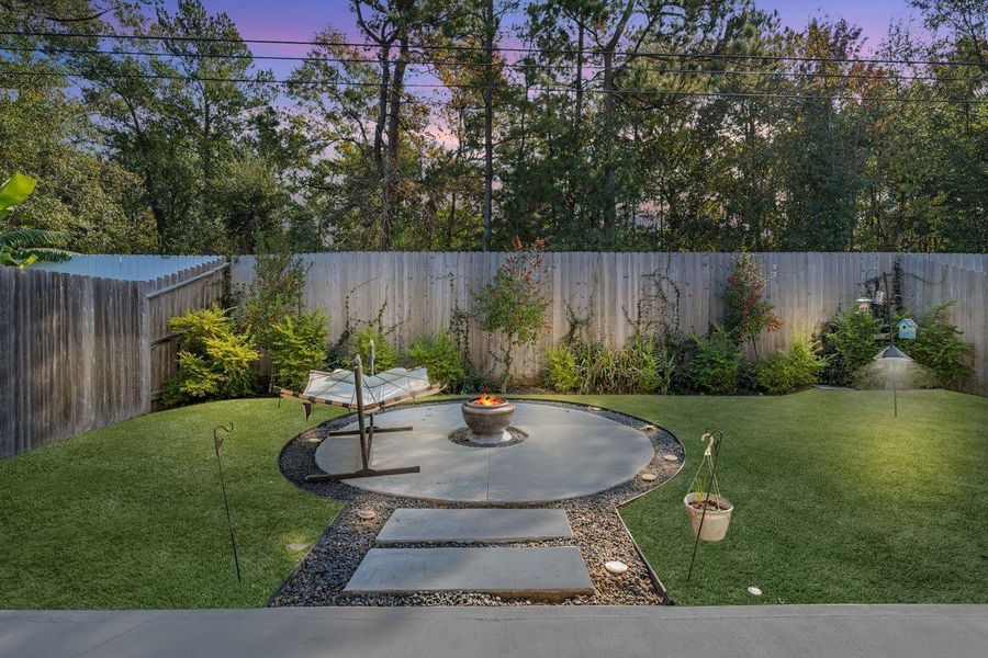 Exterior details and patio area of a home in , Humble (Image 19).